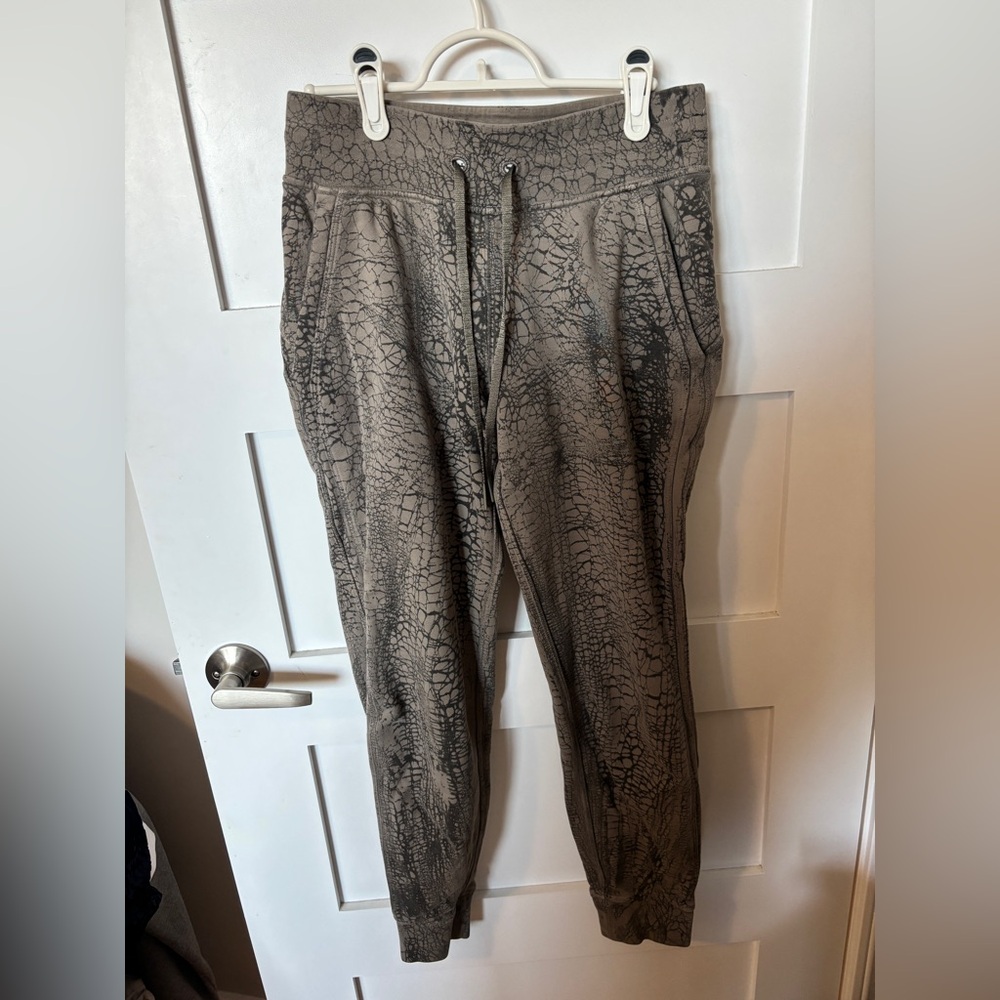 lululemon athletica Taupe Crackle-Pattern Joggers
